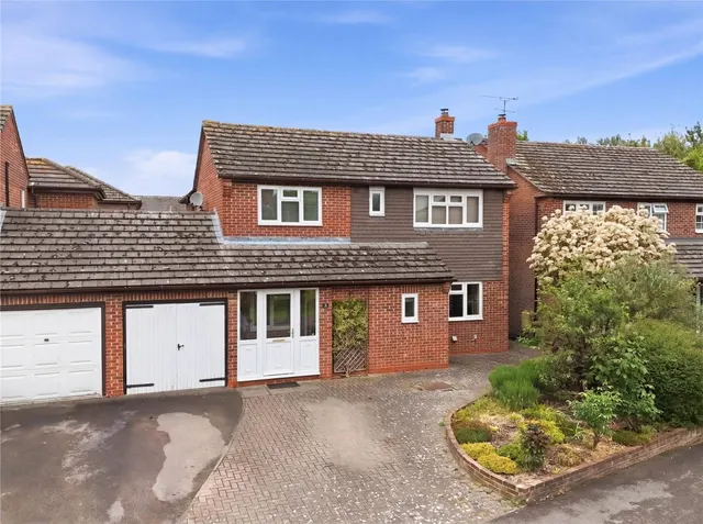 House Under Offer with 4 bedrooms in Bishop's Stortford, CM23, photo 1