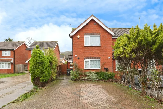 Furze Close, Watford, photo 1