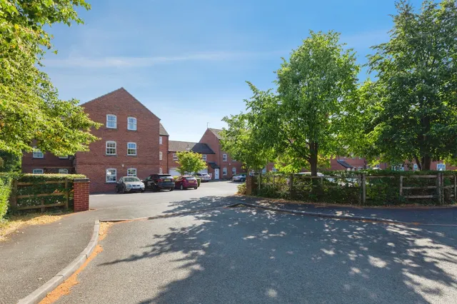 Whitworth Avenue, Hinckley, photo 1