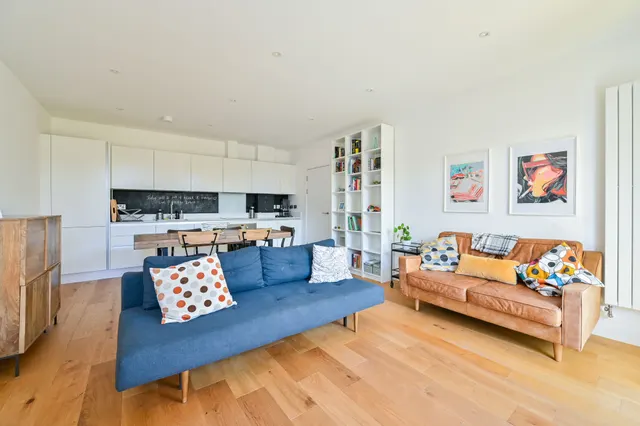 Photo 3 — Flat 21, 5 Waleorde Road, London