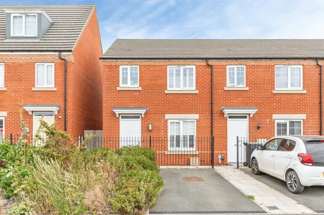 Lime Oval, Raunds, Wellingborough, photo 1