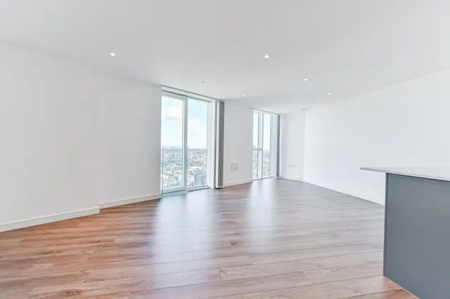Photo 2 — Flat 392, Pinnacle Apartments, 11 Saffron Central Square, Croydon
