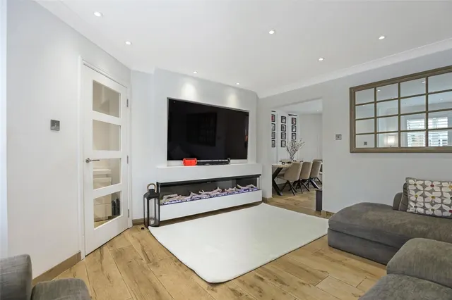 Photo 2 — Dalwhinnie Crescent, Kilmarnock, East Ayrshire, KA3