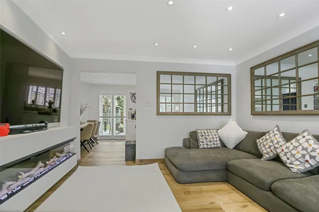 Photo 3 — Dalwhinnie Crescent, Kilmarnock, East Ayrshire, KA3