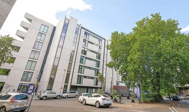 Colonial Drive, London, W4, photo 2