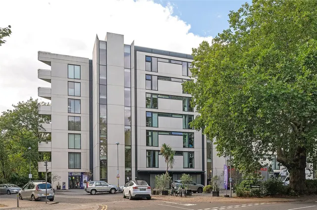 Colonial Drive, London, W4, photo 1