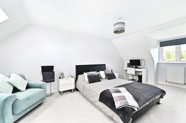 Photo 3 — Sovereign Gardens, Ash Vale, Guildford, Surrey, GU12 5FB
