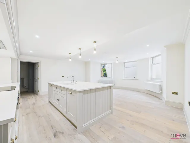 Photo 2 — Apartment 2, Sandford Park House 39-41 London Road, Cheltenham, GL52 6HE