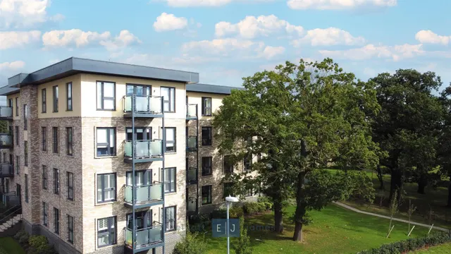 Luna Court, Loughton, IG10, photo 1