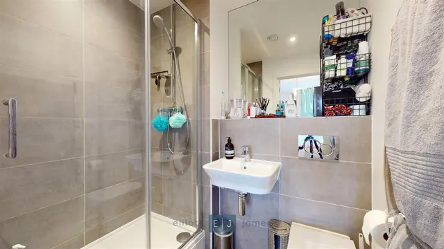 Luna Court, Loughton, IG10, photo 3