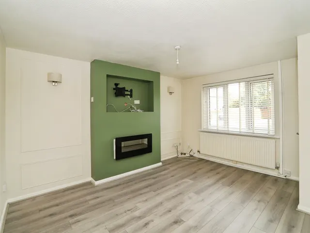 Malus Avenue, Pontypridd, CF38, photo 3