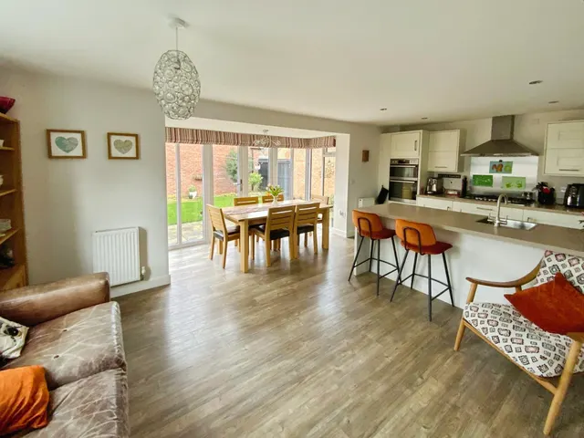 Newman Avenue, Molescroft, HU17, photo 2