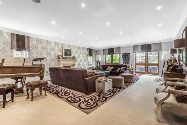 Photo 3 — Cockfosters Road, Hadley Wood, EN4 0JS