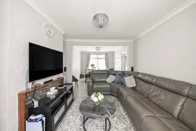 Photo 2 — Elms Road, Harrow