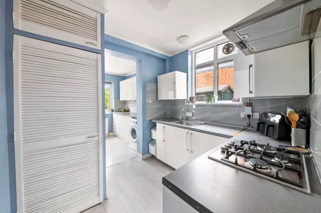 Photo 3 — Elms Road, Harrow