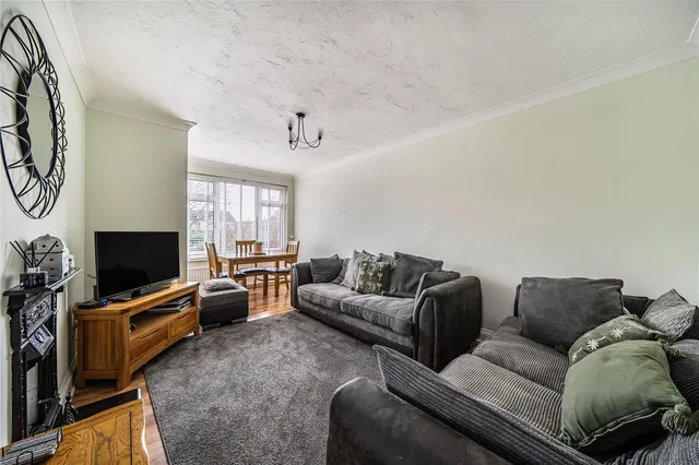 Pield Heath Road, UB8, photo 2