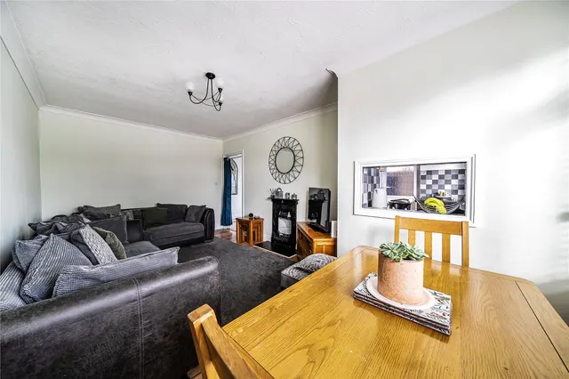 Pield Heath Road, UB8, photo 3