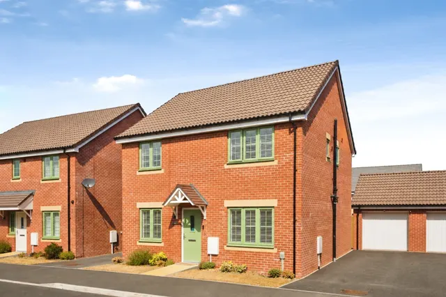 Saturn Close, Warminster, photo 1
