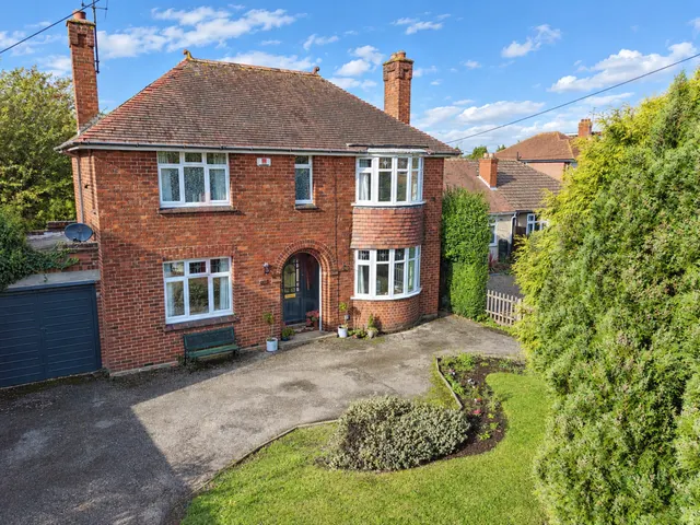 3 bedroom house, Stratford Road, Roade, NN7