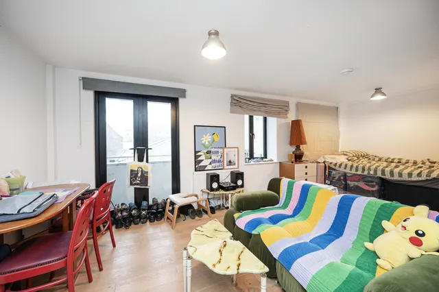 Photo 2 — Flat 2, 160b Dalston Lane, London