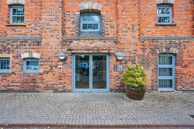 Cairns Close, Lichfield, photo 1