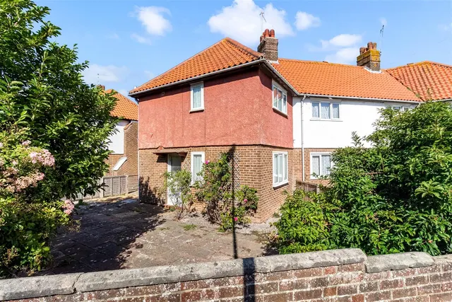 Angola Road, Worthing, photo 1