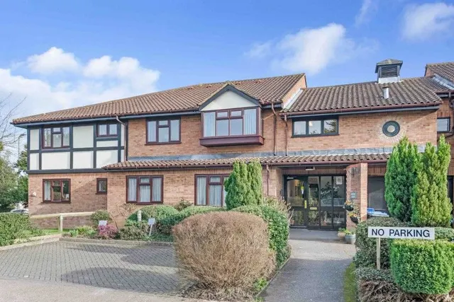 Photo 3 — Forge Close, Bromley, BR2 7LP