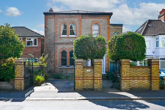 50 Warwick Road, London, photo 1