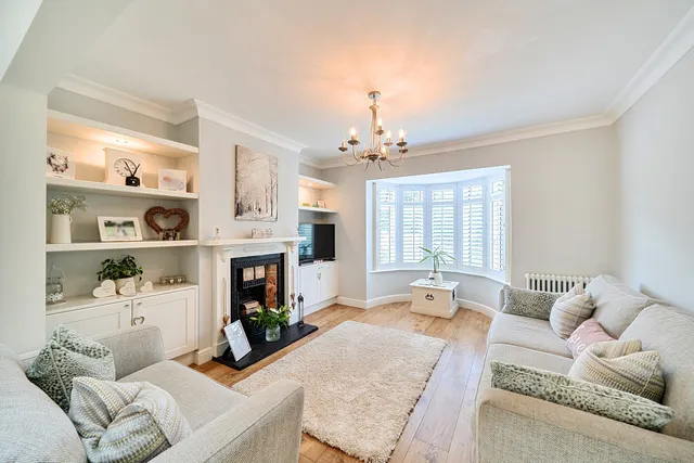A Truly Exceptional Retreat in the Heart of Prime Uxbridge, UB8, photo 3