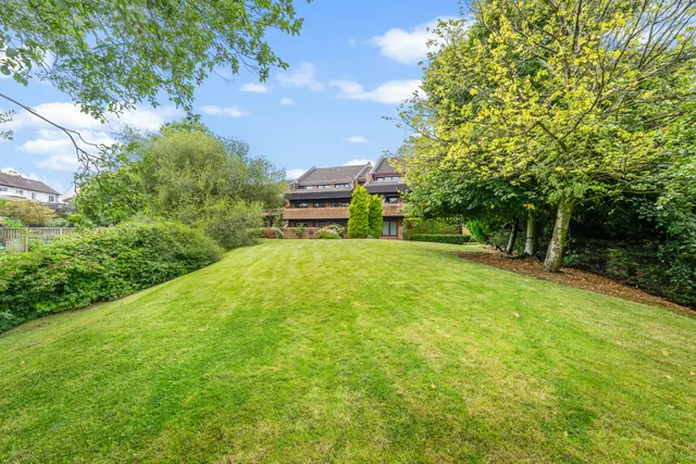 Larchfield Court, Newton Mearns, photo 1