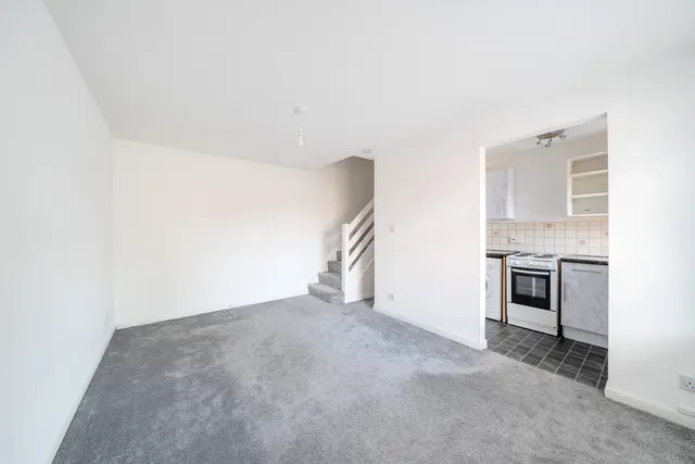 Charming One-Bedroom Mews, UB5, photo 2