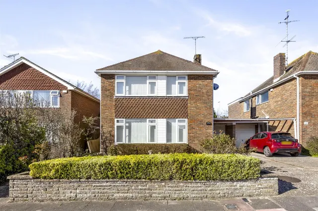 Cumberland Avenue, Goring By Sea, Worthing, photo 1