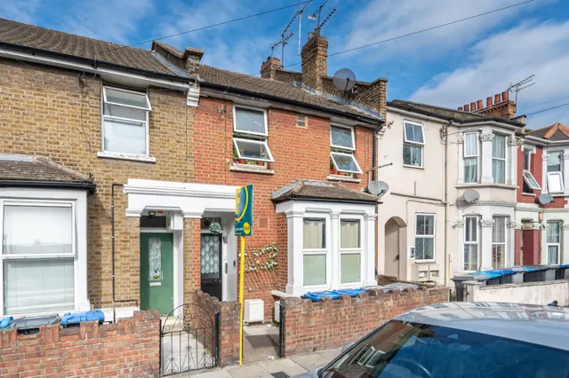 London, NW2, photo 2