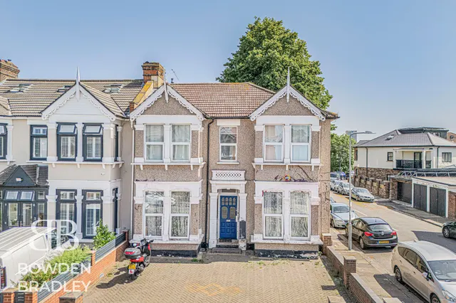 Redcliffe Gardens, Ilford, IG1, photo 1