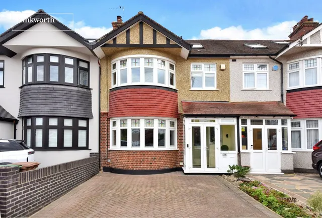 Priory Crescent, Cheam, SM3, photo 1