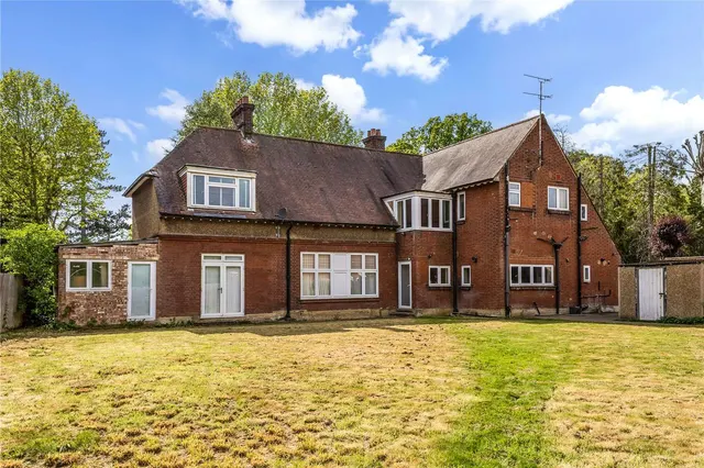 Photo 2 — London Road, Luton, Bedfordshire, LU1 3RH