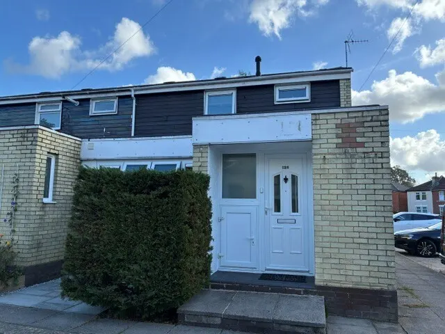Howards Grove, SO15, photo 1