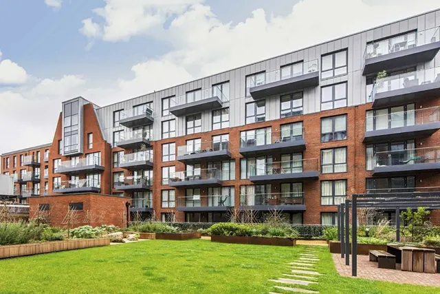 Gaumont Place, SW2, photo 1