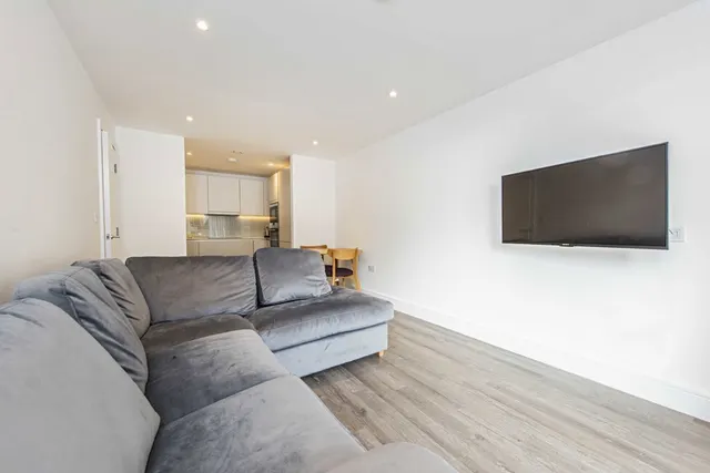 Gaumont Place, SW2, photo 3
