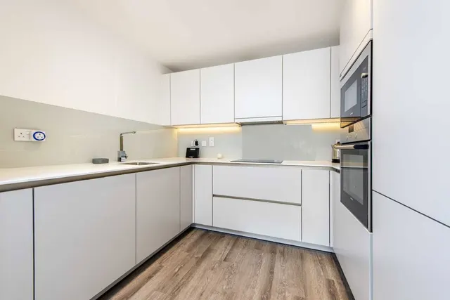 Gaumont Place, SW2, photo 2