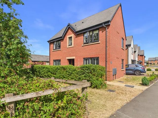 Priorslee, Telford TF2 9UU, photo 1