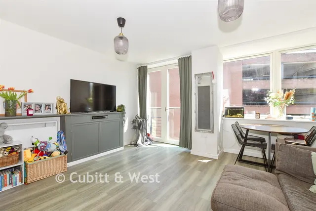 Wood Street, East Grinstead, RH19, photo 3