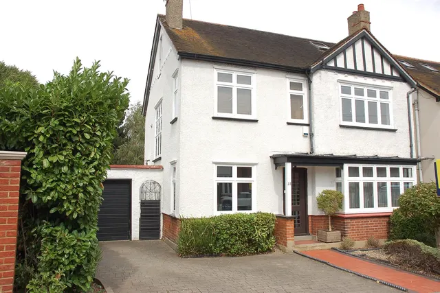 Cedar Avenue West, Chelmsford, CM1, photo 1