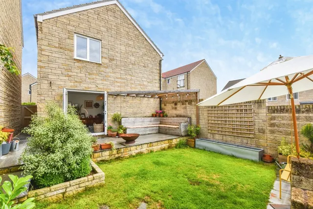 Photo 2 — Lily Road, Frome