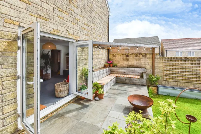 Photo 3 — Lily Road, Frome