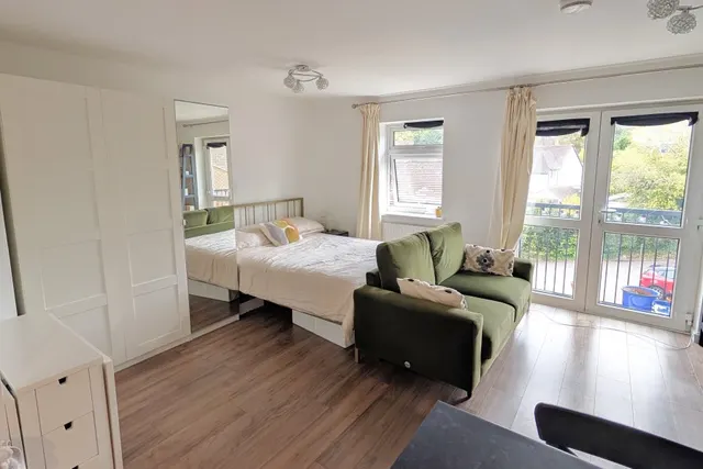 Apple Trees Place, Woking, GU22, photo 2
