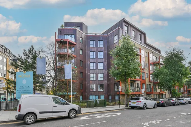 Flat 30, Guildford House, Tollgate Gardens, London, photo 1