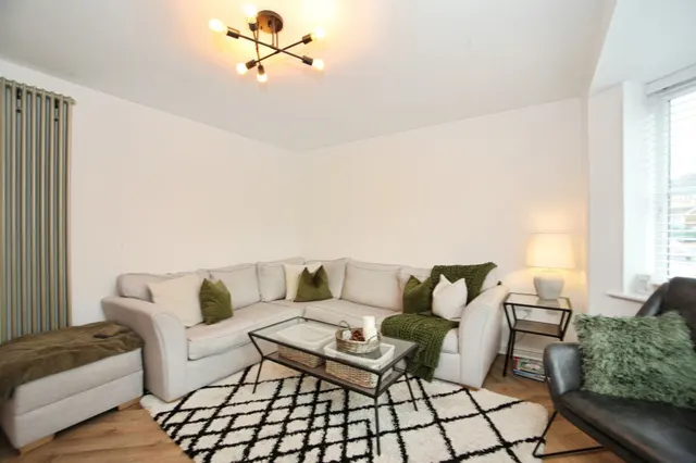 Blackthorn Court Pontyclun, CF72, photo 2