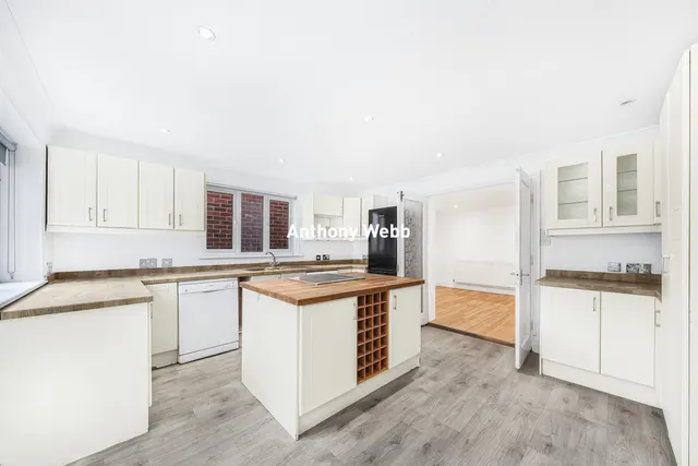Meadowcroft Road, Palmers Green, N13, photo 2