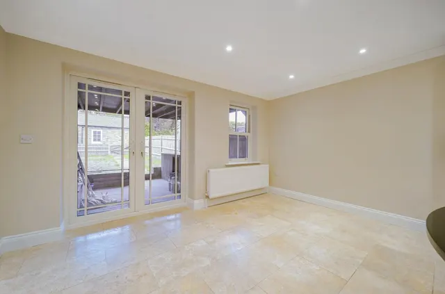 Portesbery Road, Camberley, photo 3